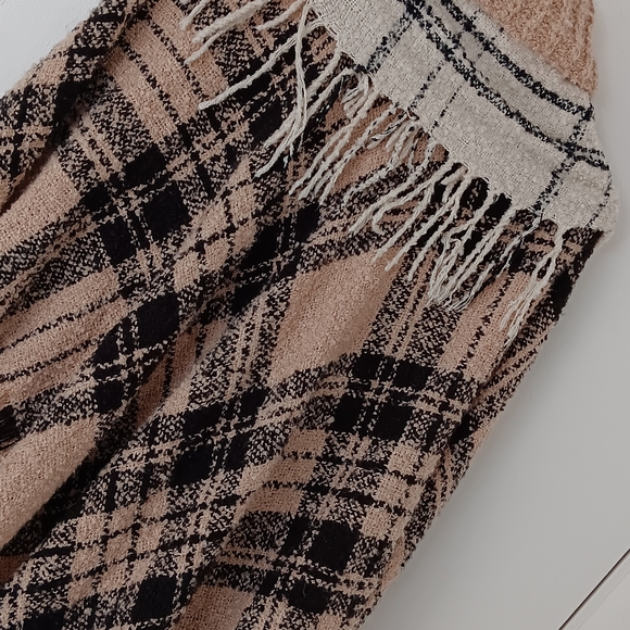 NEW Chic Textured Plaid and Knit Poncho and Shawl, One Size Fits Most - Picture 7 of 7